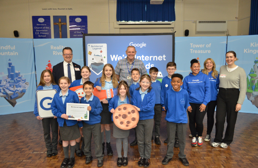 Mike with Deputy Headteacher Chris Bradley, children at Church of the Ascension, and respresentatives from Google and Parent Zone