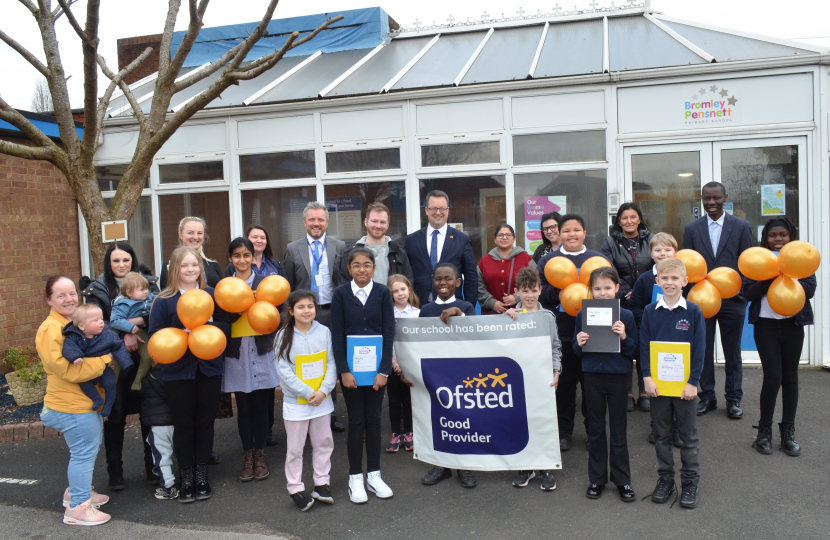 Mike with staff, students and parents at Bromley Pensnett Primary School